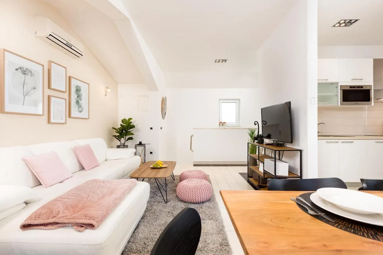 Apartment Manda 포라트 0*,