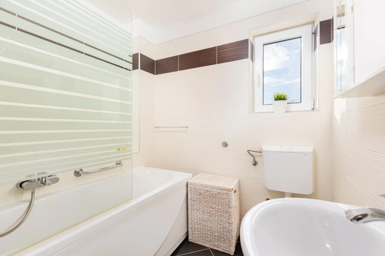 Apartment Manda 포라트