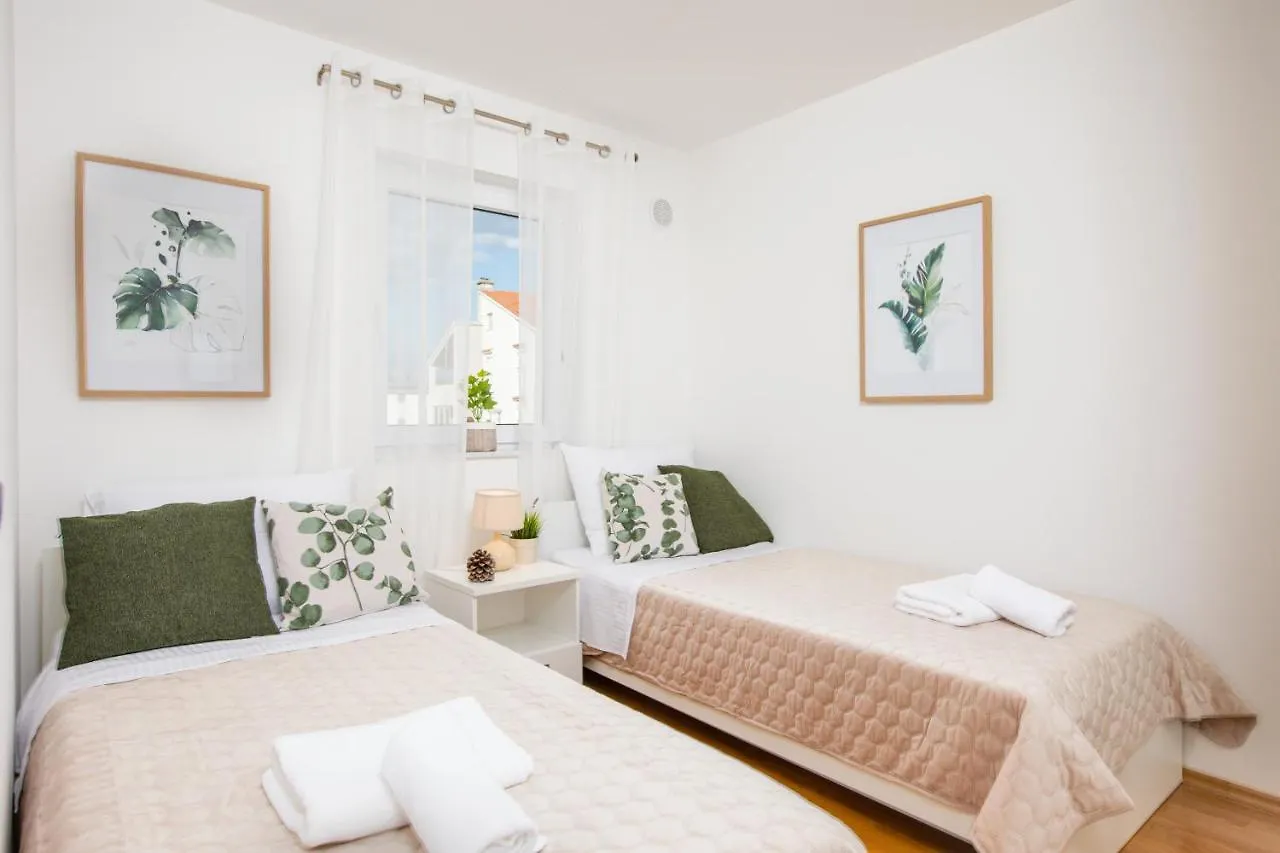 Apartment Manda 포라트 0*,